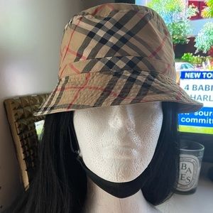 Burberry Kids Bucket Hat Size Large